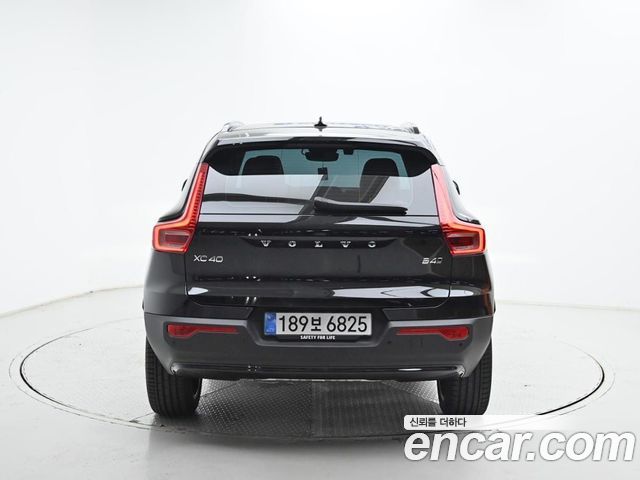 Volvo XC40 B4 Ultra Bright — пробег 271 км — фото 4 из 5