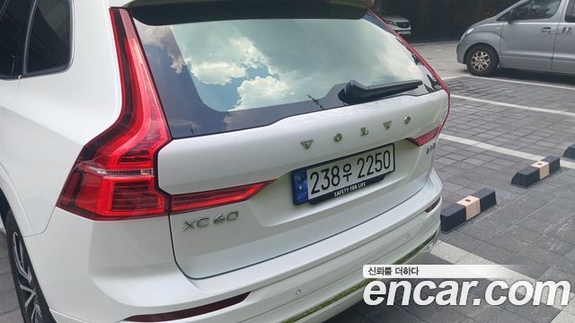 Volvo XC60 B5 Ultimate Bright — пробег 30 000 км — фото 2 из 5