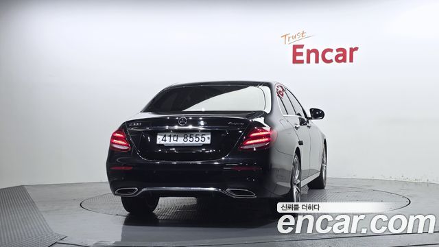 Mercedes-Benz E-Class E300 4MATIC AMG Line — пробег 122 446 км — фото 4 из 5