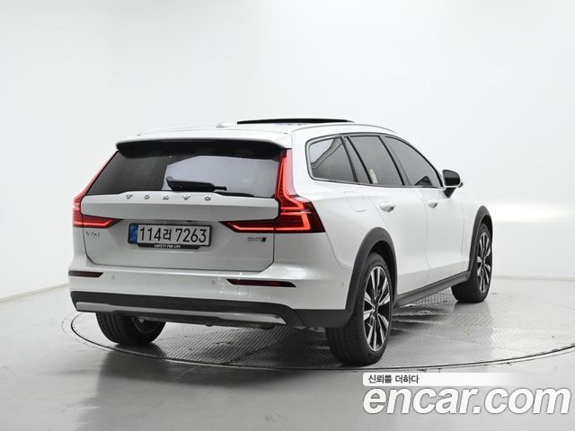 Volvo V60 B5 Ultra AWD — пробег 5 580 км — фото 2 из 5