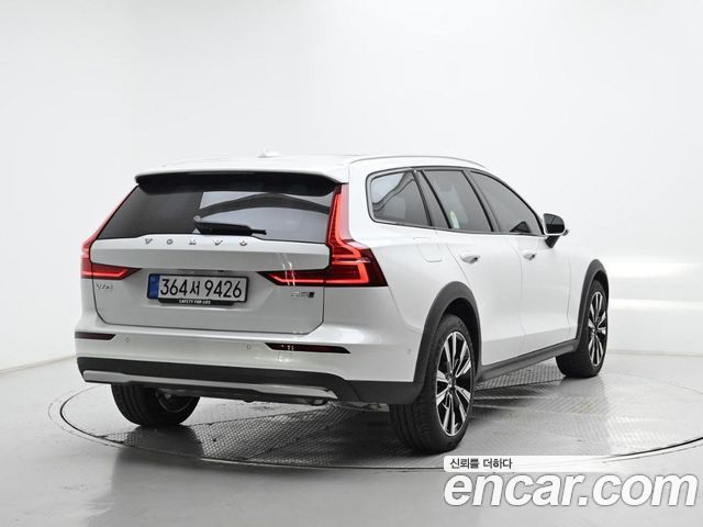 Volvo V60 B5 Ultra AWD — пробег 1 234 км — фото 2 из 5