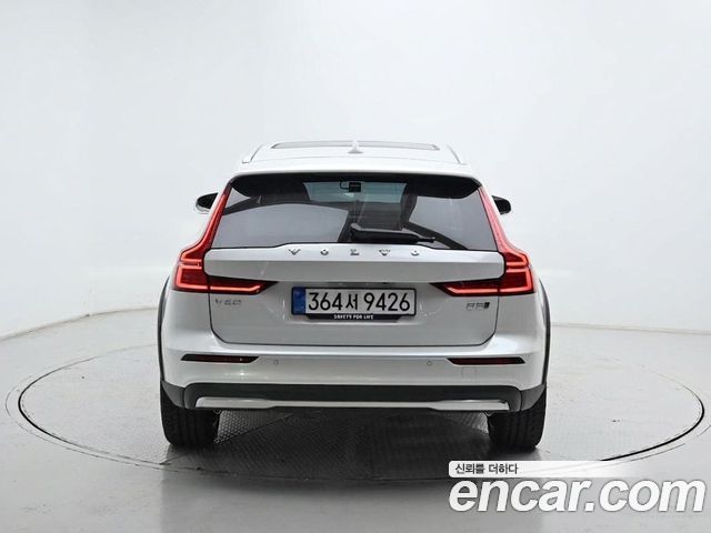 Volvo V60 B5 Ultra AWD — пробег 1 234 км — фото 4 из 5