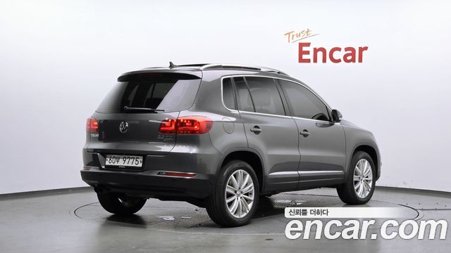 Volkswagen Tiguan 2.0 TDI  Premium 5N — пробег 303 898 км — фото 2 из 5