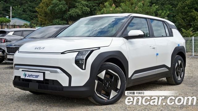 Kia EV3 Long Range 2WD AIr — пробег 30 км — фото 2 из 5