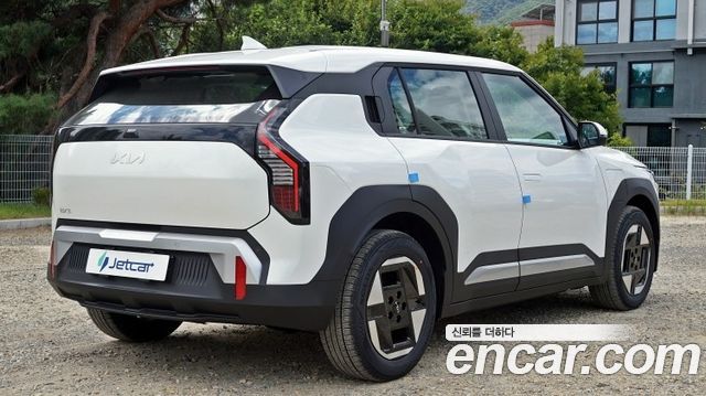 Kia EV3 Long Range 2WD AIr — пробег 30 км — фото 4 из 5