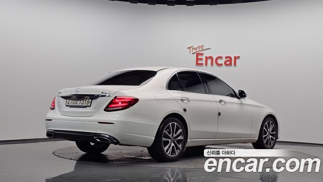 Mercedes-Benz E-Class E300 4MATIC Avnatgarde — пробег 66 251 км — фото 2 из 5