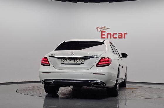 Mercedes-Benz E-Class E300 4MATIC Avnatgarde — пробег 66 251 км — фото 4 из 5