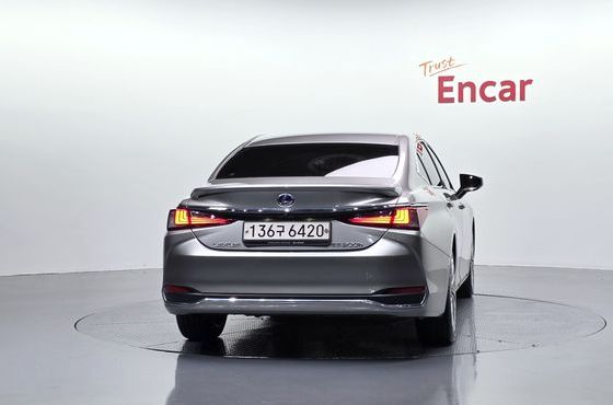 Lexus ES Luxury Plus — пробег 74 380 км — фото 4 из 5