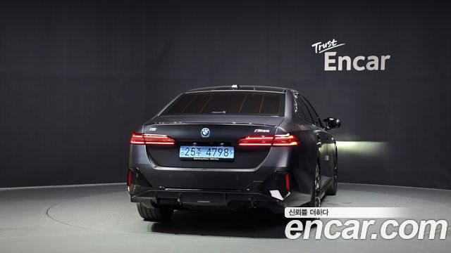 BMW i5 M60 xDrive — пробег 9 601 км — фото 4 из 5