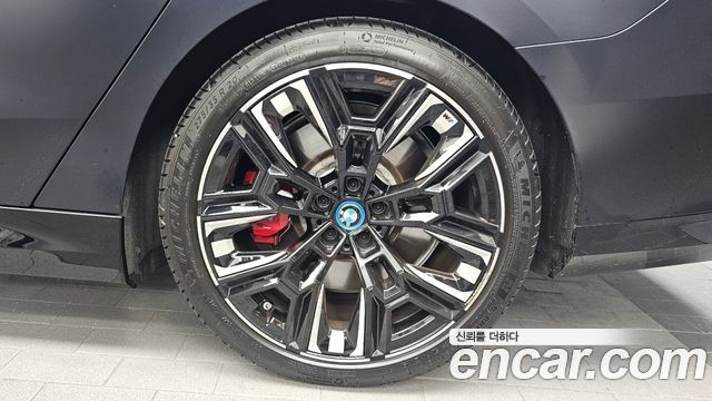 BMW i5 M60 xDrive — пробег 9 601 км — фото 5 из 5
