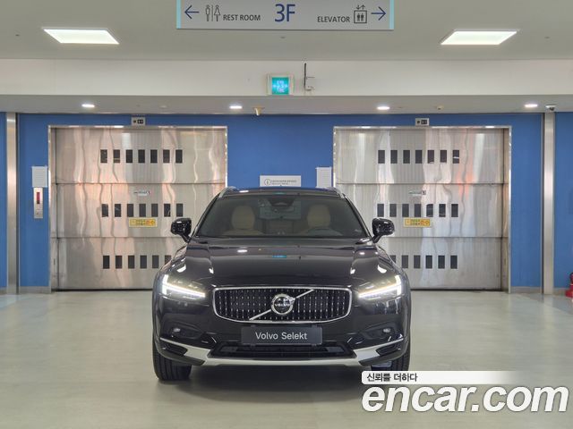 Volvo V90 B5 Ultra AWD — пробег 4 775 км — фото 3 из 5