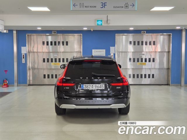 Volvo V90 B5 Ultra AWD — пробег 4 775 км — фото 4 из 5
