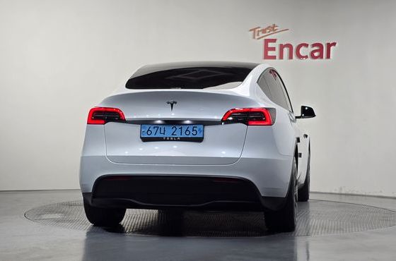 Tesla Model Y RWD — пробег 18 566 км — фото 4 из 5