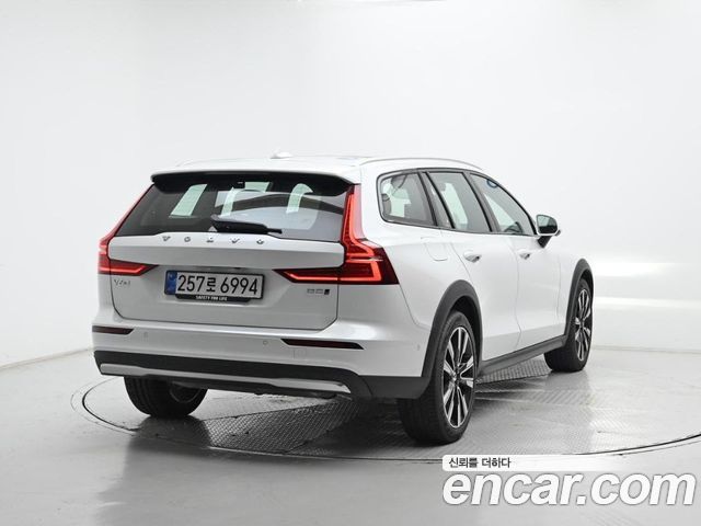 Volvo V60 B5 Ultra AWD — пробег 1 175 км — фото 2 из 5