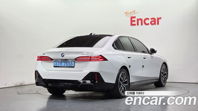 BMW i5 xDrive 40 M Sport — пробег 22 724 км — фото 2 из 5
