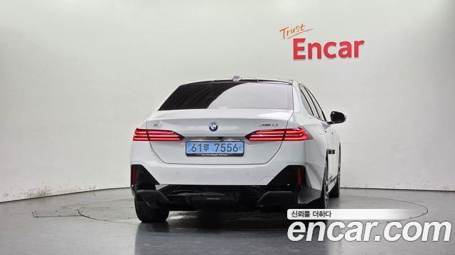 BMW i5 xDrive 40 M Sport — пробег 22 724 км — фото 4 из 5