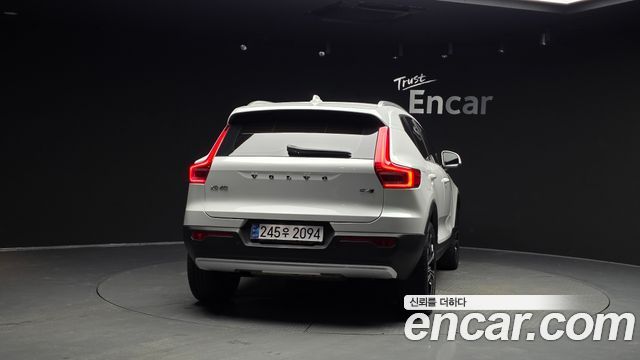Volvo XC40 B4 Inscription — пробег 108 318 км — фото 4 из 5