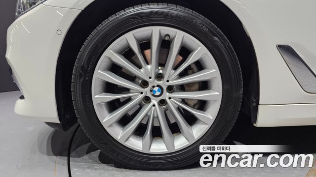 BMW 5-Series 530i xDrive Luxury Plus — пробег 48 760 км — фото 5 из 5