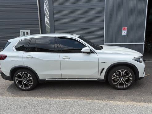 BMW X5 xDrive 45e xLine — пробег 45 000 км — фото 2 из 5