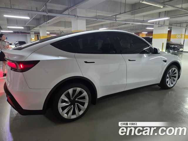 Tesla Model Y Long Range AWD — пробег 21 661 км — фото 3 из 5