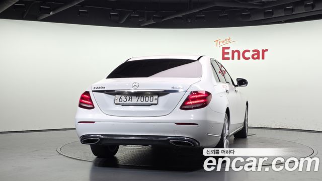 Mercedes-Benz E-Class из Кореи Encar
