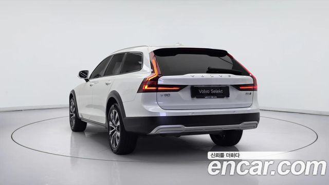 Volvo V90 B5 Ultra AWD — пробег 7 956 км — фото 2 из 5