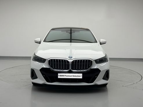 BMW 5-Series 530e xDrive M Sport — пробег 13 240 км — фото 2 из 5