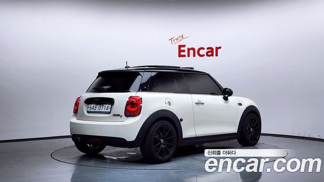 Mini Cooper Mid 3rd — пробег 69 949 км — фото 2 из 5