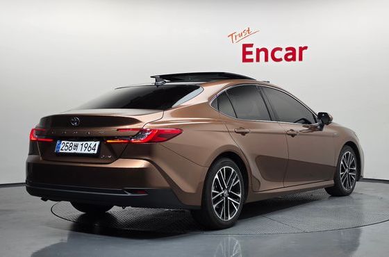 Toyota Camry 2.5 XLE Premium Hybrid — пробег 18 848 км — фото 2 из 5