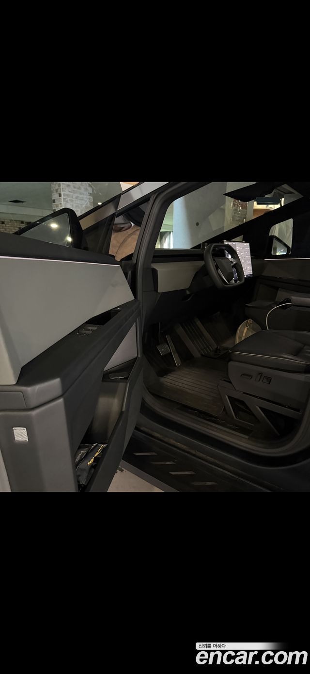 Tesla Cybertruck AWD — пробег 23 000 км — фото 3 из 5