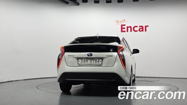 Toyota Prius из Кореи Encar