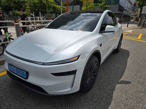 Tesla Model Y Premium RWD — пробег 920 км — фото 2 из 5