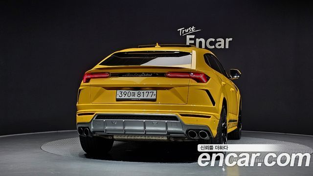 Lamborghini Urus из Кореи Encar