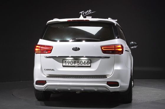 Kia Carnival 9-Seater Noblesse Special — пробег 95 960 км — фото 4 из 5