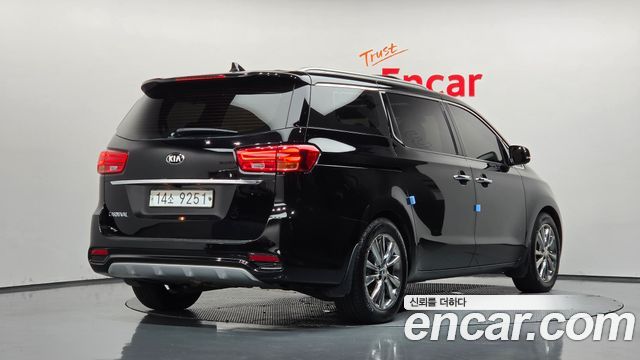 Kia Carnival из Кореи Encar
