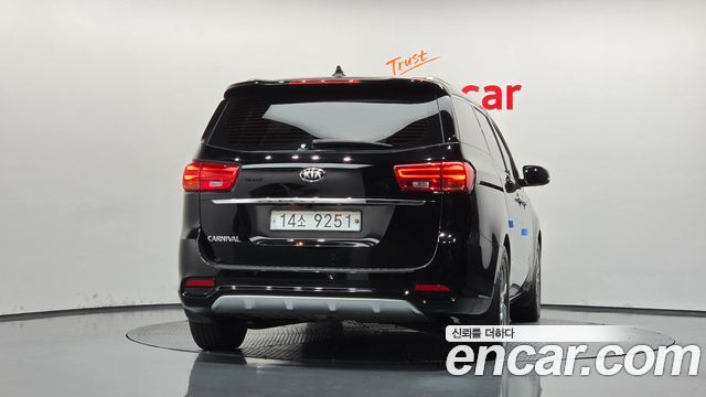 Kia Carnival из Кореи Encar