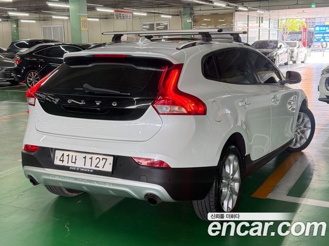 Volvo V40 D3 — пробег 76 008 км — фото 4 из 5