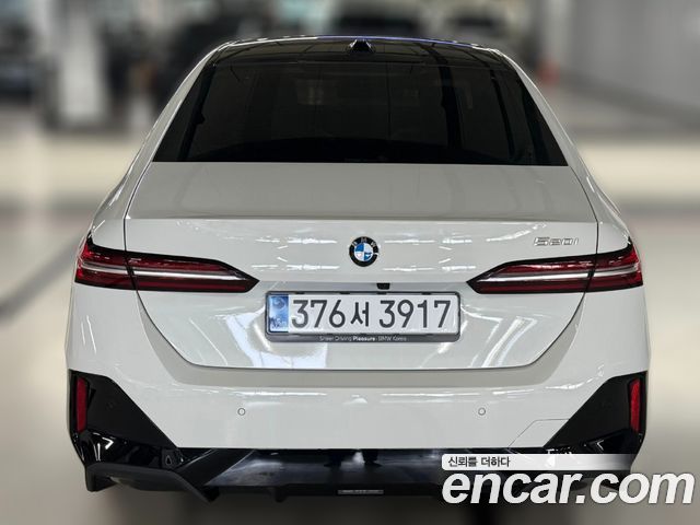 BMW 5-Series 520i M Sport — пробег 3 790 км — фото 2 из 5