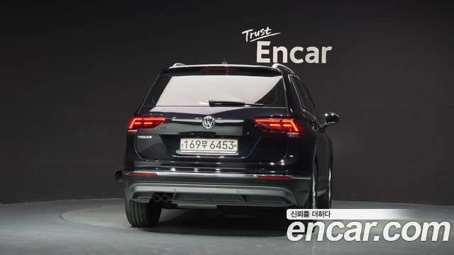 Volkswagen Tiguan 2.0 TDI Premium — пробег 124 555 км — фото 4 из 5