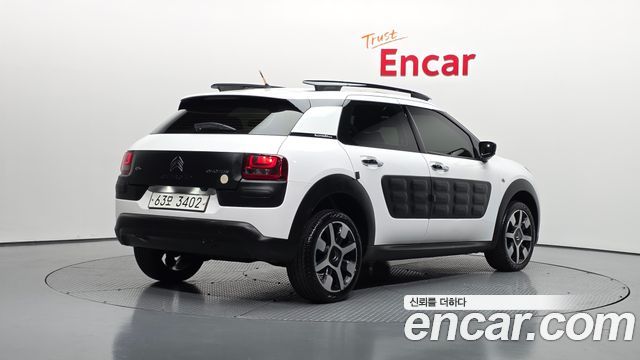 Citroen-DS C4 CACTUS 1.6 BlueHDi Shine — пробег 101 837 км — фото 2 из 5