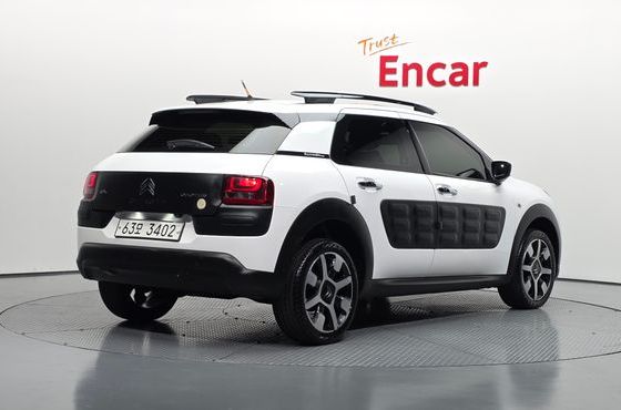 Citroen-DS C4 CACTUS 1.6 BlueHDi Shine — пробег 101 837 км — фото 2 из 5