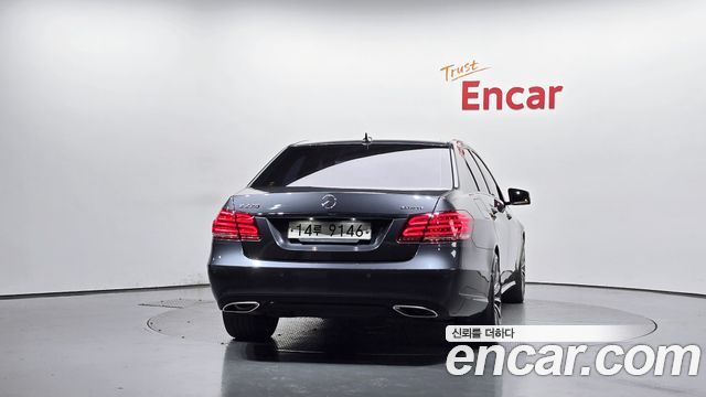 Mercedes-Benz E-Class E220 Bluetec Avantgarde Sport — пробег 163 164 км — фото 4 из 5