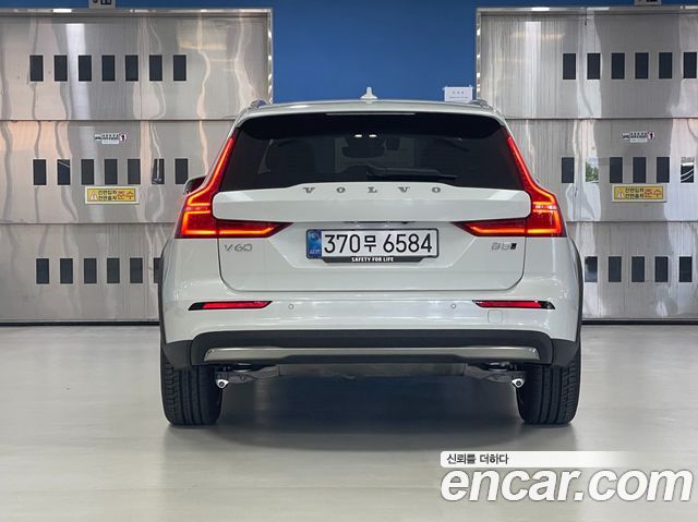 Volvo V60 B5 Ultra AWD — пробег 1 369 км — фото 4 из 5