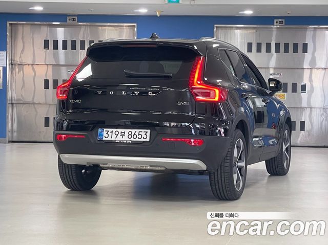 Volvo XC40 B4 Ultra Bright — пробег 239 км — фото 2 из 5