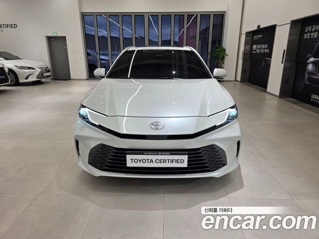 Toyota Camry 2.5 XLE Hybrid — пробег 8 343 км — фото 3 из 5