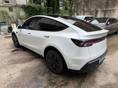 Tesla Model Y RWD — пробег 1 300 км — фото 4 из 5