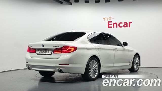 BMW 5-Series 520d xDrive Luxury Plus — пробег 128 636 км — фото 2 из 5