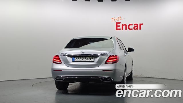Mercedes-Benz E-Class E220d 4MATIC Exclusive — пробег 49 981 км — фото 4 из 5