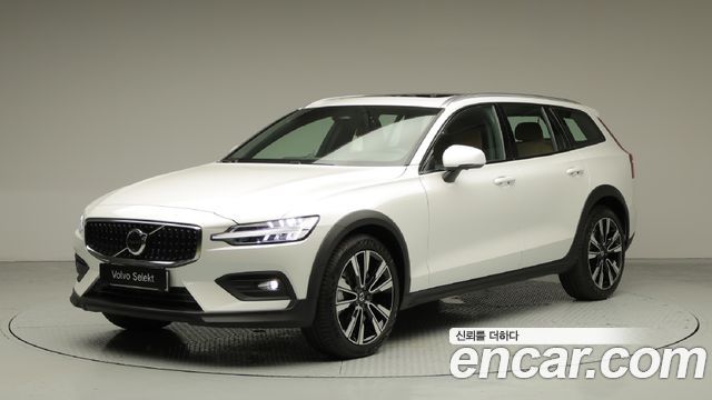Volvo V60 B5 Ultimate AWD — пробег 1 216 км — фото 1 из 5