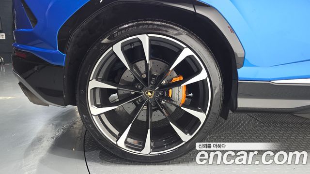 Lamborghini Urus из Кореи Encar